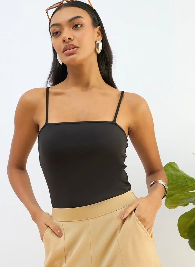 ساسافراس سوت نسائي أسود بحمالات من الكروشيه