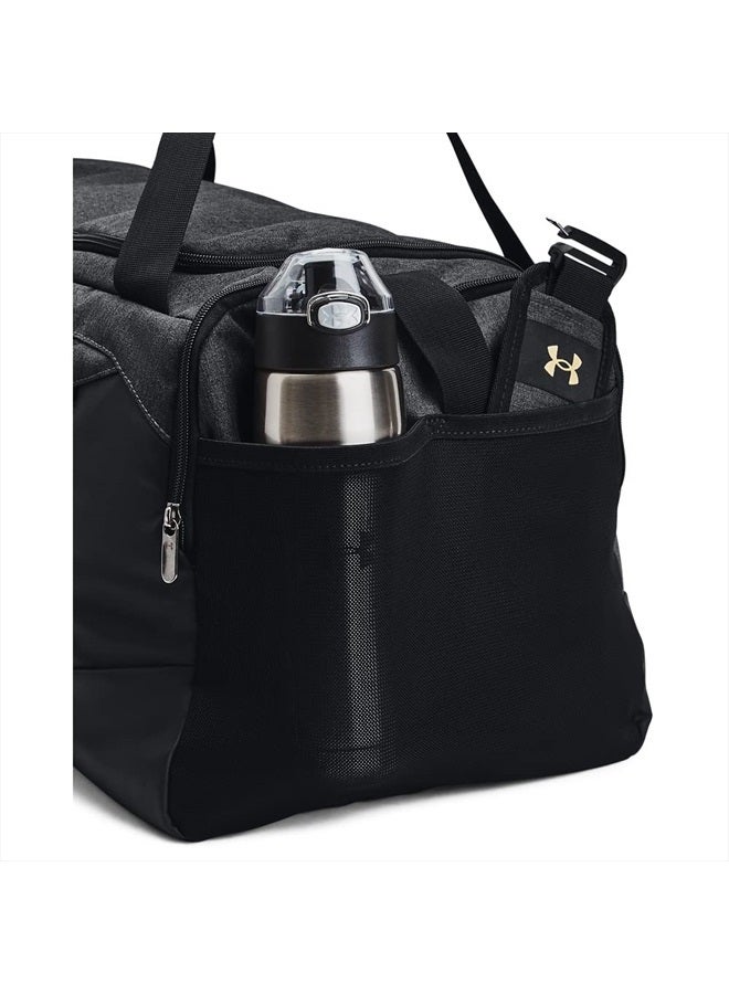 UNDER ARMOUR حقيبة دافل Undeniable 5.0 للجنسين - للبالغين، لون أسود متوسط، هيذر (002)/ذهبي معدني، مقاس صغير - Image 2