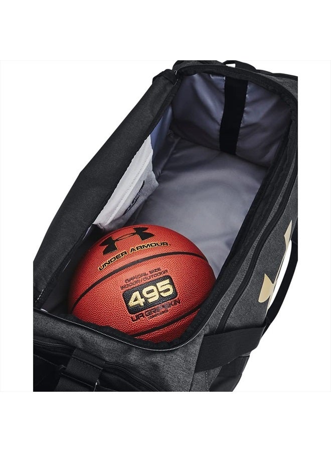 UNDER ARMOUR حقيبة دافل Undeniable 5.0 للجنسين - للبالغين، لون أسود متوسط، هيذر (002)/ذهبي معدني، مقاس صغير - Image 5