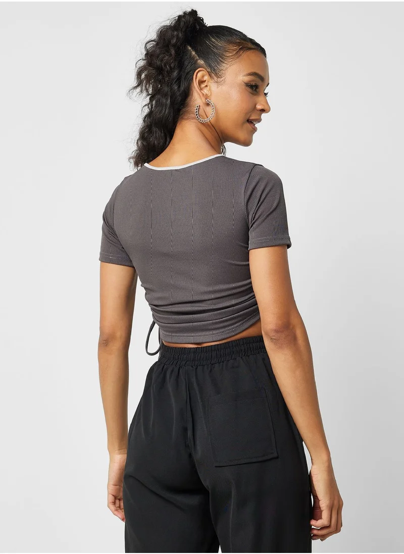 جينجر Ruched Tie Up Graphic T Shirt