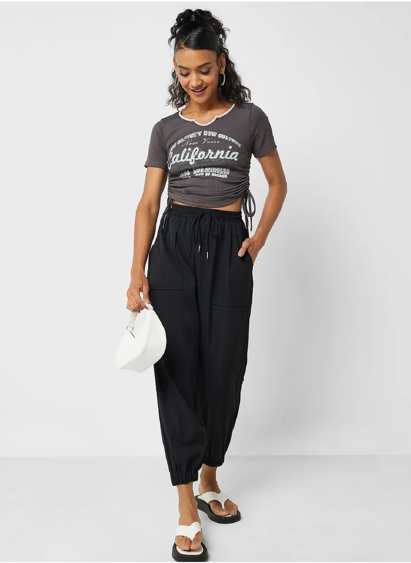 جينجر Ruched Tie Up Graphic T Shirt