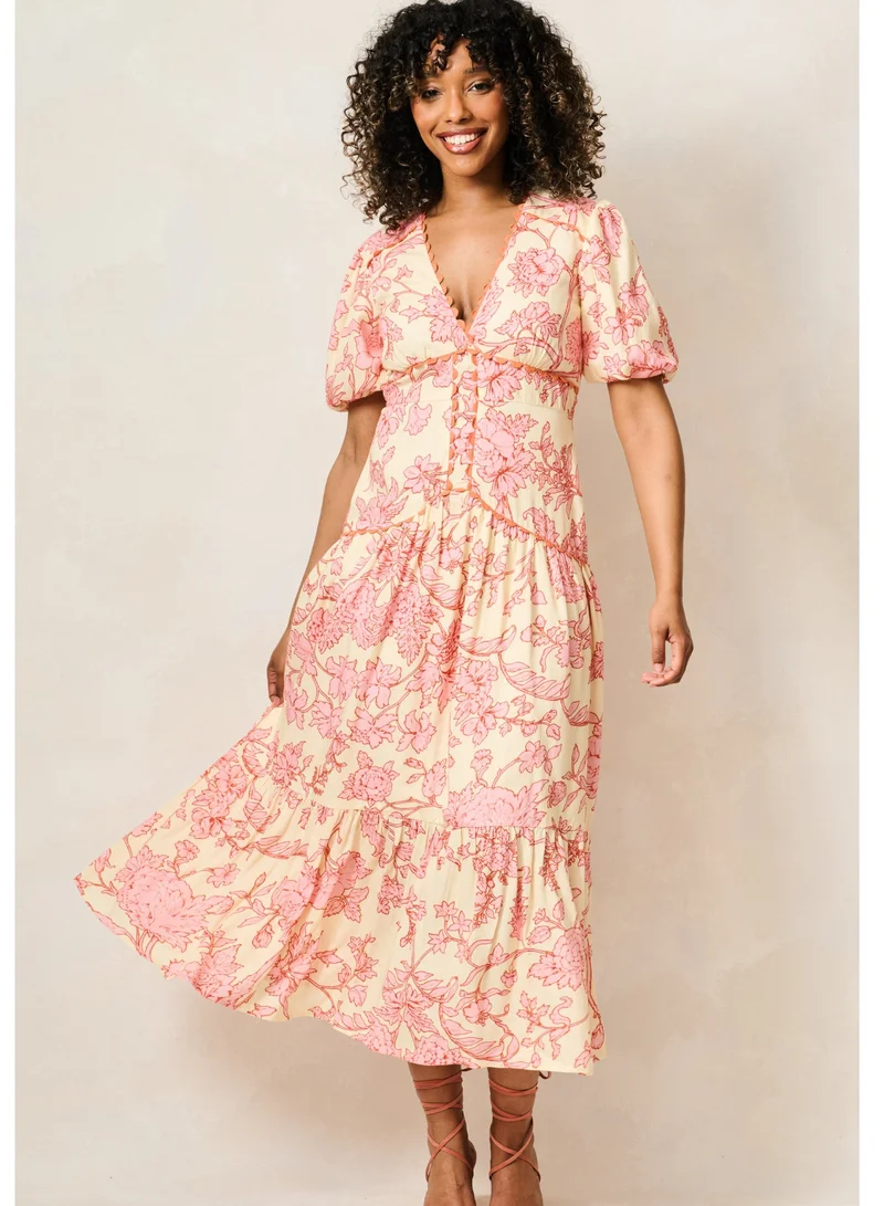 هوب اند ايفي فستان ميدي بطبعات وأكمام منفوشة وياقة على شكل  وطبقات