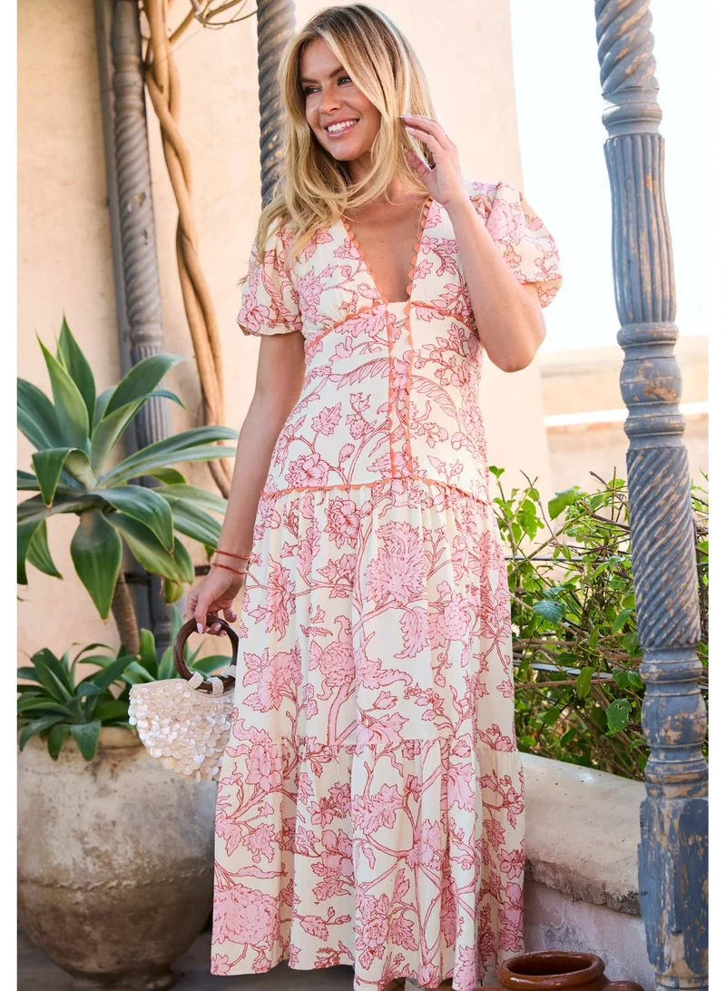 هوب اند ايفي فستان ميدي بطبعات وأكمام منفوشة وياقة على شكل  وطبقات