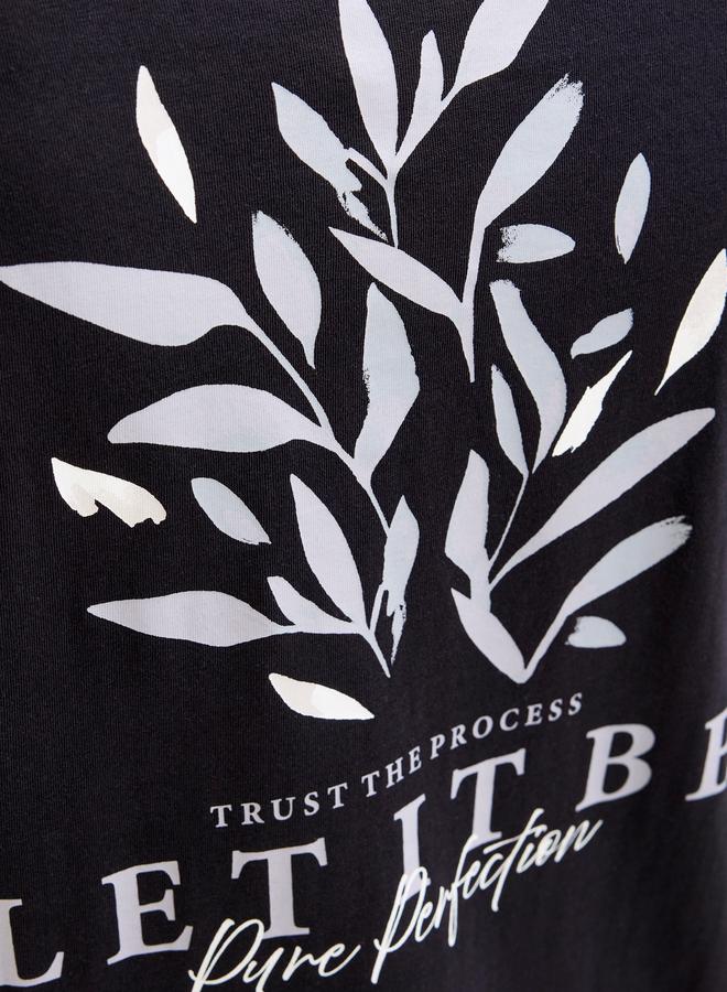 ريبل تيشيرت بطبعة جرافيك وياقة ضيقة - Image 3