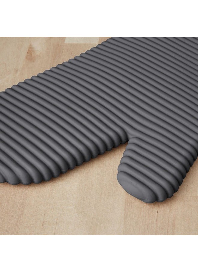 KitchenAid KitchenAid Ribbed Soft Silicone Oven Mitt Set, Charcoal Grey 2 Count , 7.5"x13"  - Image 4