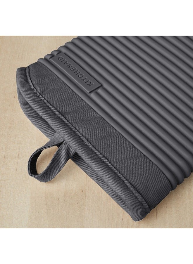 KitchenAid KitchenAid Ribbed Soft Silicone Oven Mitt Set, Charcoal Grey 2 Count , 7.5"x13"  - Image 3