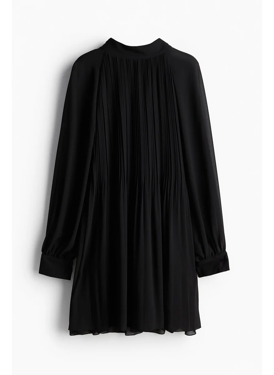 اتش اند ام Tie-Neck Plissé Dress