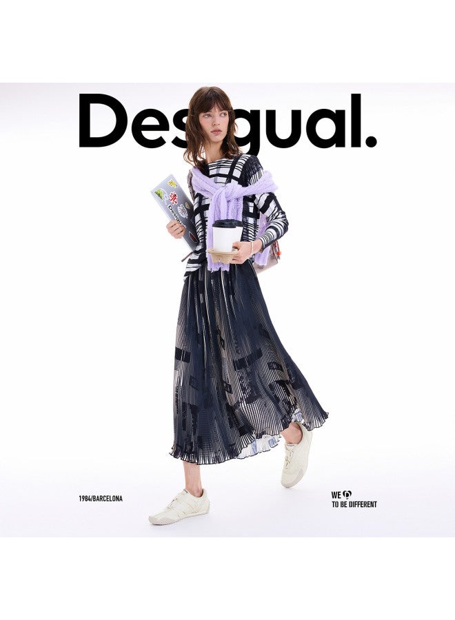 DESIGUAL تنورة ميدي مطبوعة بالصحف السوداء ذات الطيات الجديدة AW25 - Image 2