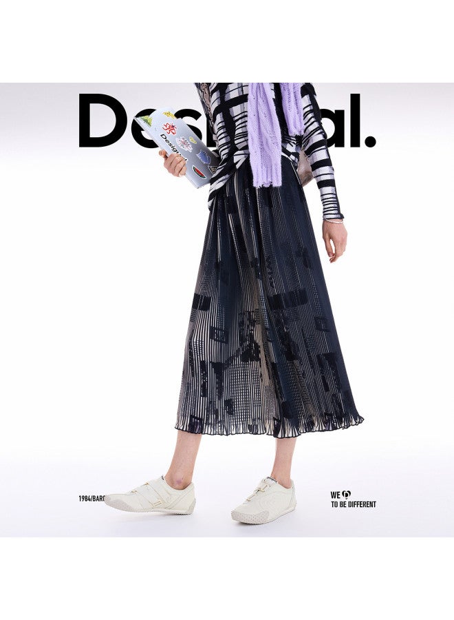 DESIGUAL تنورة ميدي مطبوعة بالصحف السوداء ذات الطيات الجديدة AW25 - Image 4