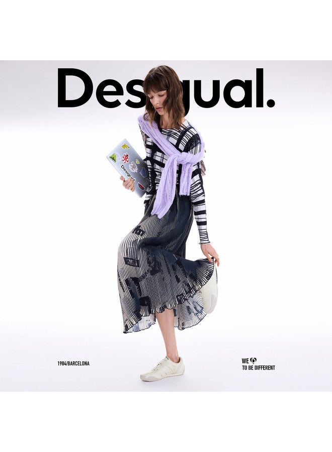 DESIGUAL تنورة ميدي مطبوعة بالصحف السوداء ذات الطيات الجديدة AW25 - Image 5