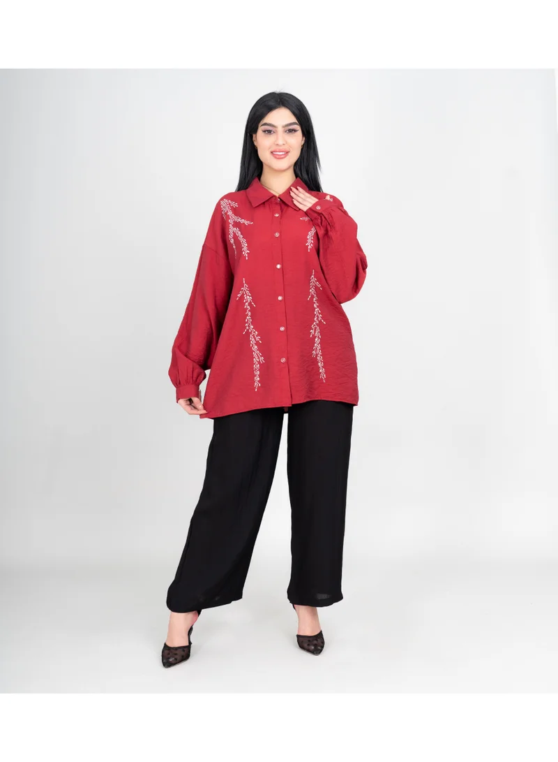 اكسا طقم عصري قطعتين قميص وبنطلون بتفاصيل تطريز أحمر