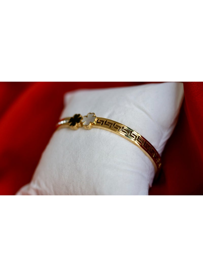Gold Bracelet Bangle for Ladies Stainless steel Jewelry  Elegant double Flower Black&white Inlay with 2 different design models on each side  Durable and Water resistant Material Ref-ANAIA0005  - Image 4
