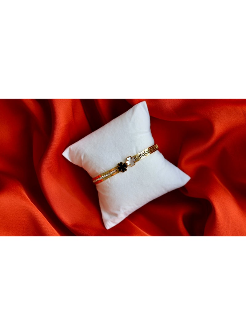 Gold Bracelet Bangle for Ladies Stainless steel Jewelry  Elegant double Flower Black&white Inlay with 2 different design models on each side  Durable and Water resistant Material Ref-ANAIA0005  - Image 5