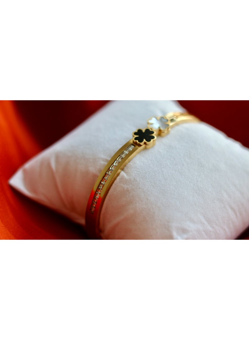 Gold Bracelet Bangle for Ladies Stainless steel Jewelry  Elegant double Flower Black&white Inlay with 2 different design models on each side  Durable and Water resistant Material Ref-ANAIA0005  - Image 2