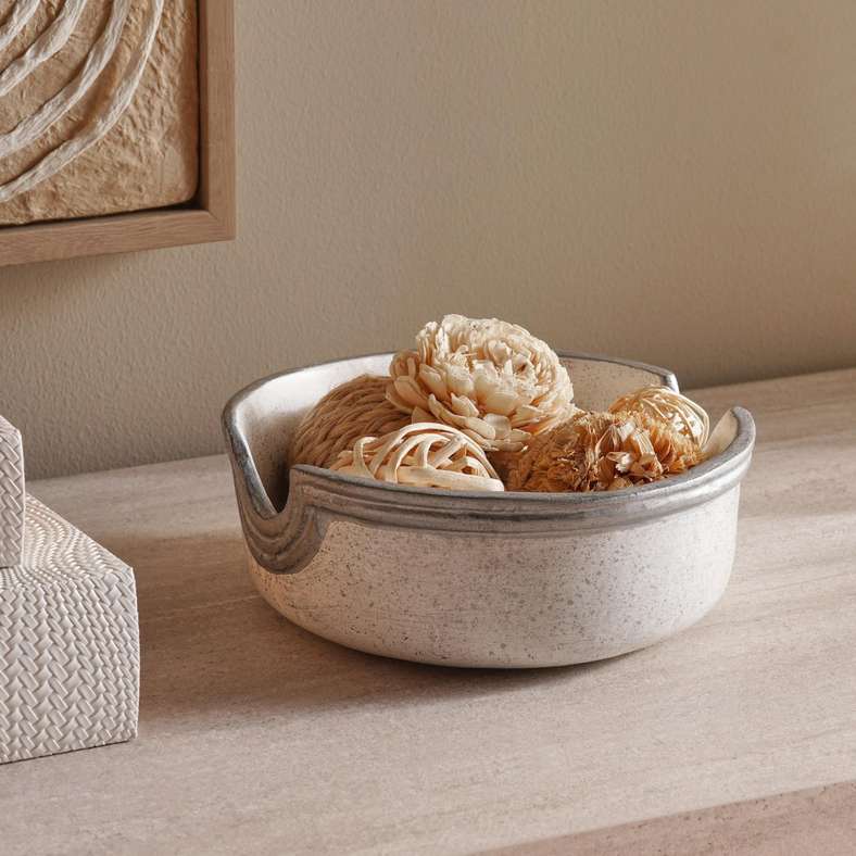 Pan Home وعاء ديكور من ورق الماشيه مطلي يدويًا - أبيض