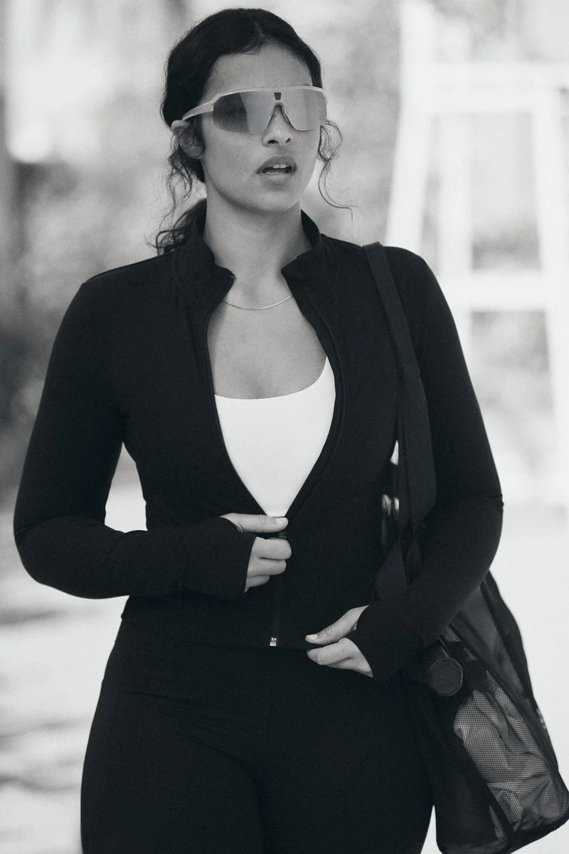 اتش اند ام جاكيت رياضي بسحّاب من نسيج سوفت موف