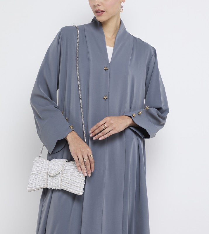 ROZA Elegant Pleated Abaya with Star Brooch - Image 3