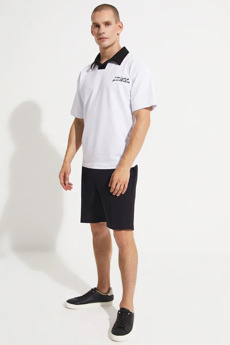 JUNE Men's Oversize V Neck Embroidered Detailed T-Shirt