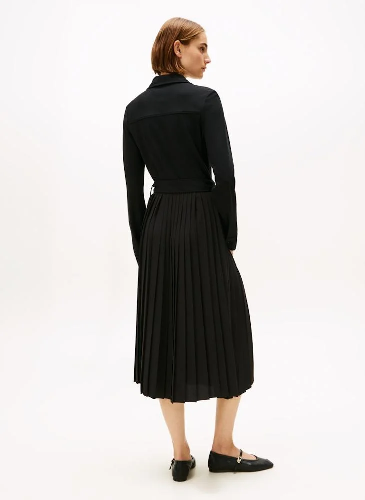 تومي هيلفيغر فستان ميدي بأكمام طويلة وتفاصيل حزام