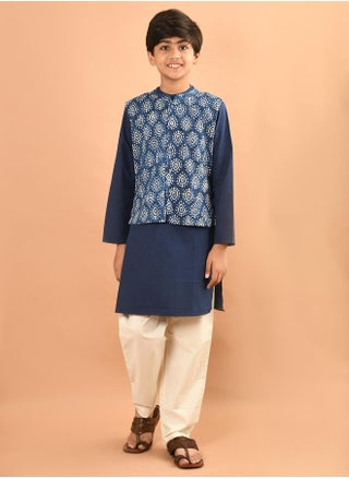 طقم بيجامة كورتا مطبوع مع سترة نهرو - pzsku/ZCB37CCA533451663FDBDZ/45/_/1733761645/2718b277-1041-432d-8bd8-aa91f90a4705