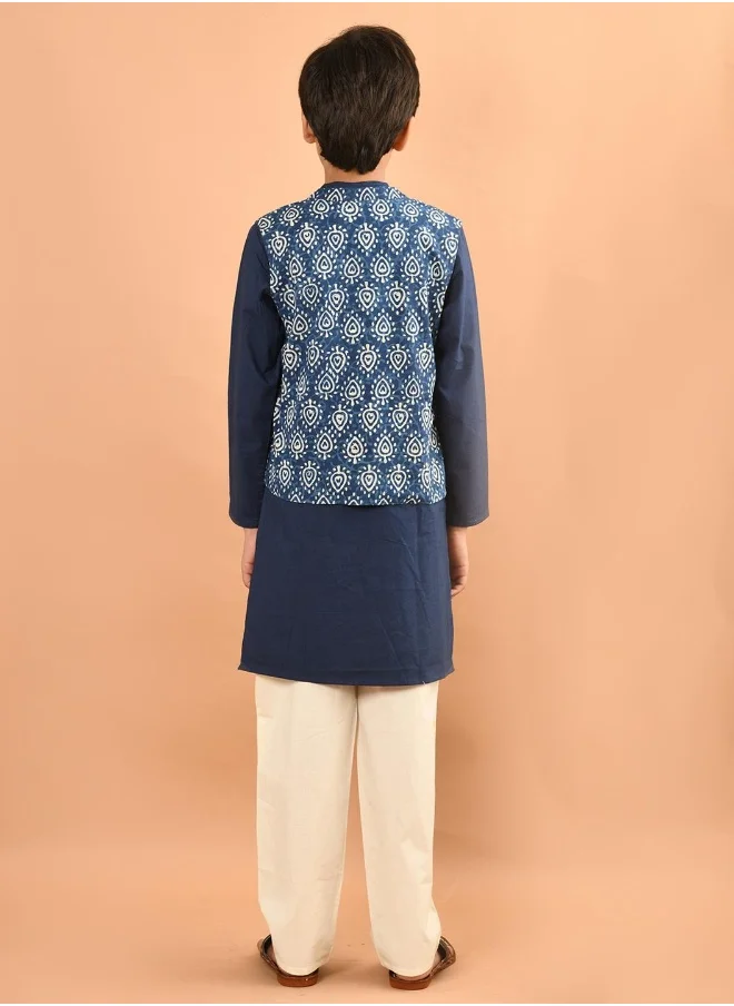 ليلك Printed Kurta Pajama Set with Nehru Jacket