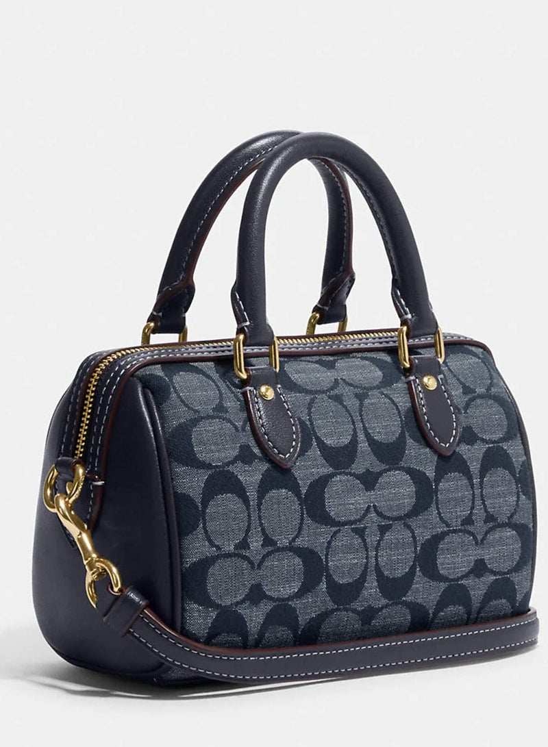 كوتش اوت ليت حقيبة كوتش ميني روان ساتشل من قماش سيجنيتشر، حقيبة توت نسائية، حقيبة كتف نسائية، حقيبة يد نسائية، حقيبة سفر نسائية، لون أزرق - ١٩ سم - Image 2