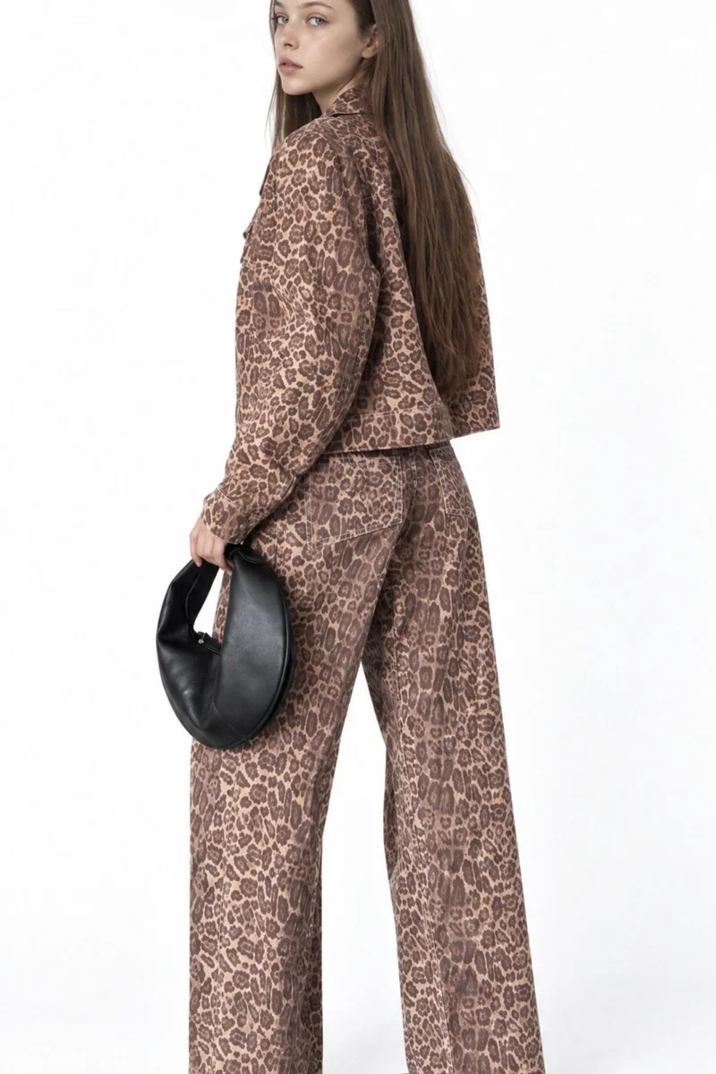 سكوالو SQUALO Leopard Crop Denim Jacket