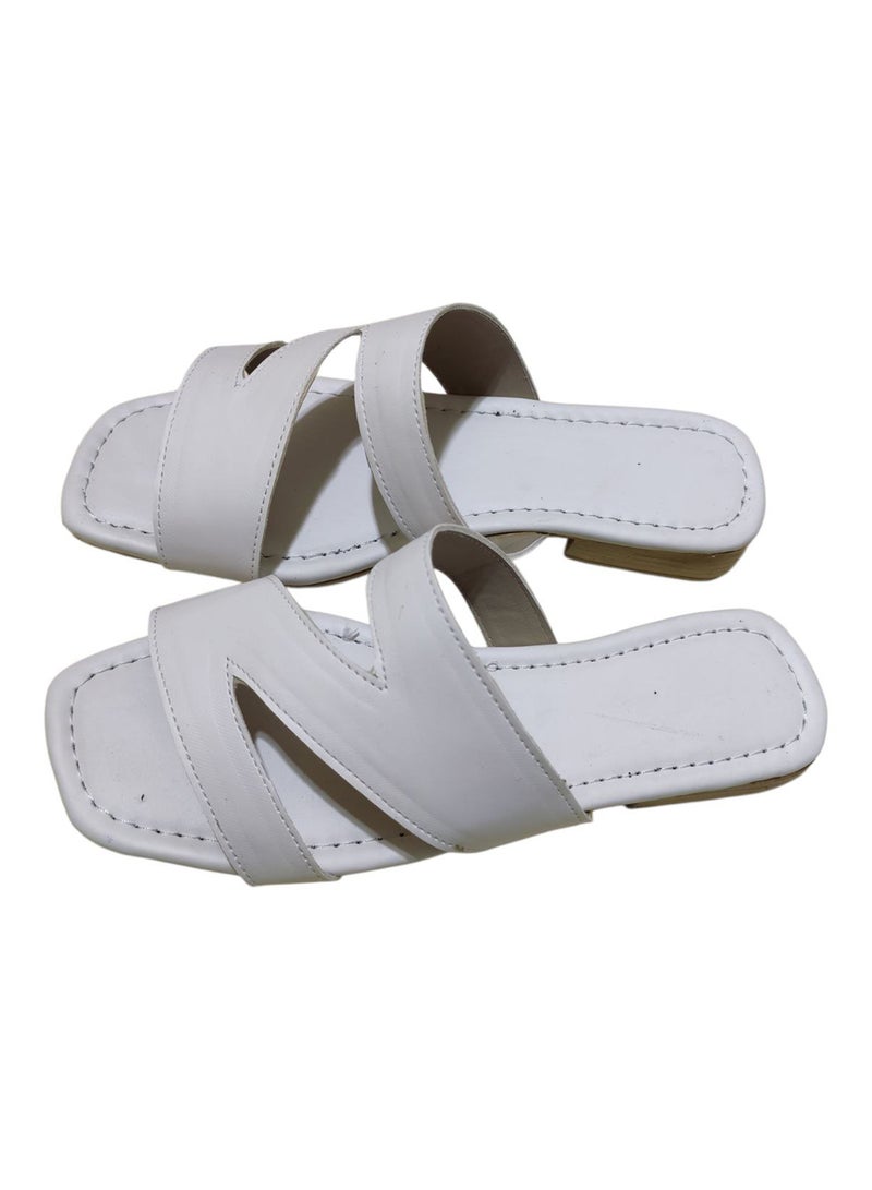 Karisma Flat Squared Toe Slippers With Three Strap Cut Design - Image 2