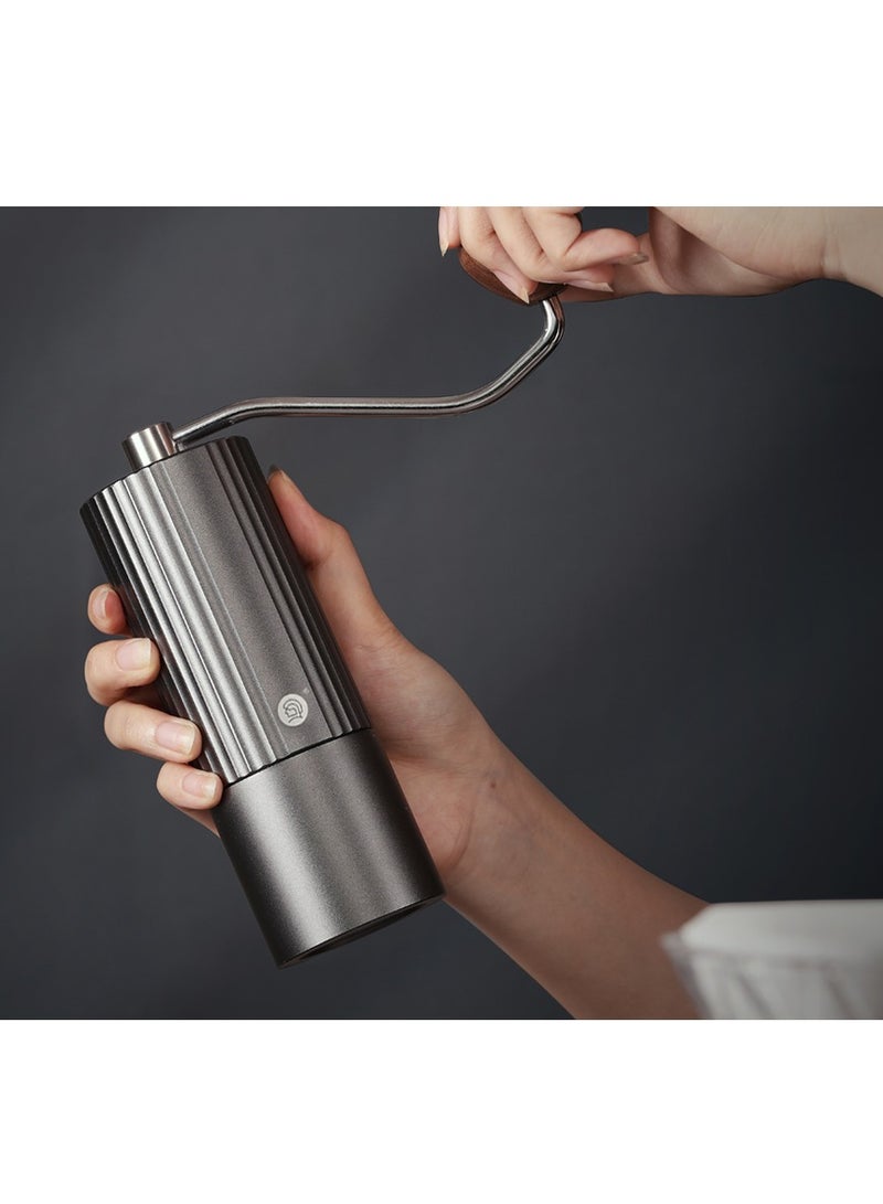 زيروهيرو مجموعة ZeroHero Z3 Pro المتقدمة لتحضير القهوة، مكونة من 10 قطع مع غلاية كهربائية للتحكم في درجة الحرارة، ميزان Hero للقهوة، قمع تقطير زجاجي Prisma، إبريق سيرفر أصلي بسعة 400 مل، مطحنة يدوية Z3 Pro، فلتر ورقي أصلي V01 - 50 قطعة، كوبين مطروقين بسعة 90 مل، وفرشاة خشب الزان. - Image 2