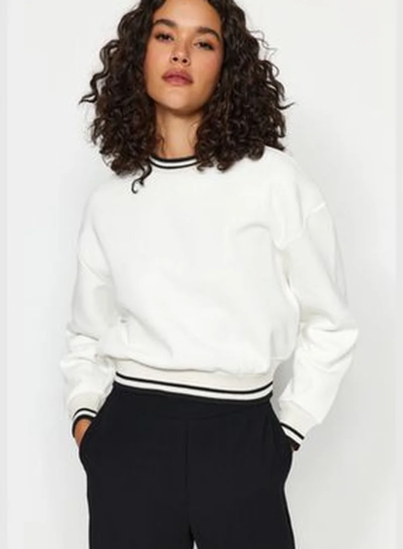 trendyol Ecru Knitwear Tape Detail Thick Polar Inner Crop Knitted Sweatshirt TWOAW24SW00339