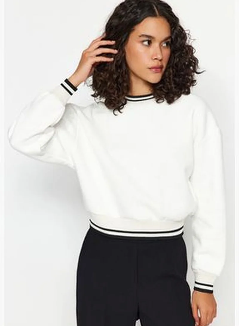 trendyol Ecru Knitwear Tape Detail Thick Polar Inner Crop Knitted Sweatshirt TWOAW24SW00339