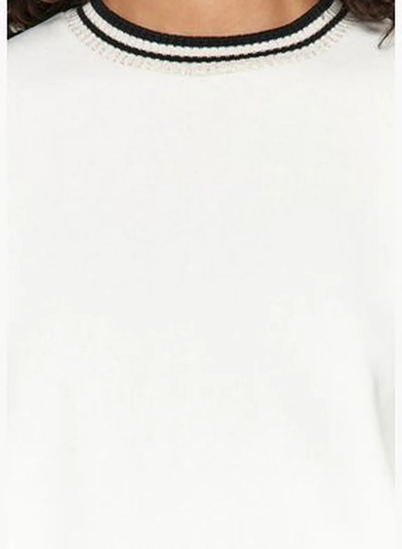trendyol Ecru Knitwear Tape Detail Thick Polar Inner Crop Knitted Sweatshirt TWOAW24SW00339