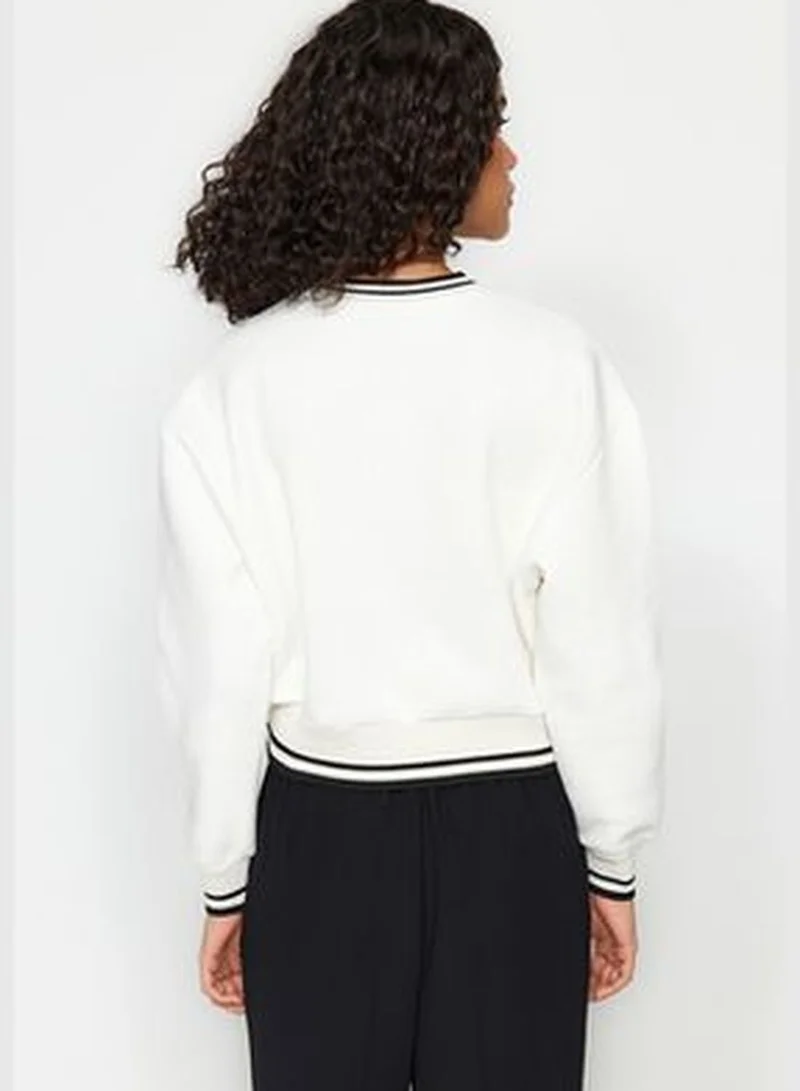 trendyol Ecru Knitwear Tape Detail Thick Polar Inner Crop Knitted Sweatshirt TWOAW24SW00339