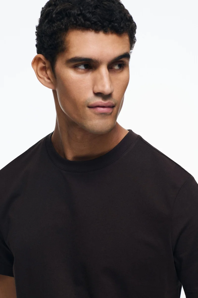 اتش اند ام تي-شيرت من القطن بقصة عادية