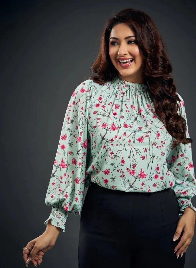 زجزاج بلوزة ساتان مطبوعة بأكمام طويلة وبتفاصيل عند الرقبة ومجعدة