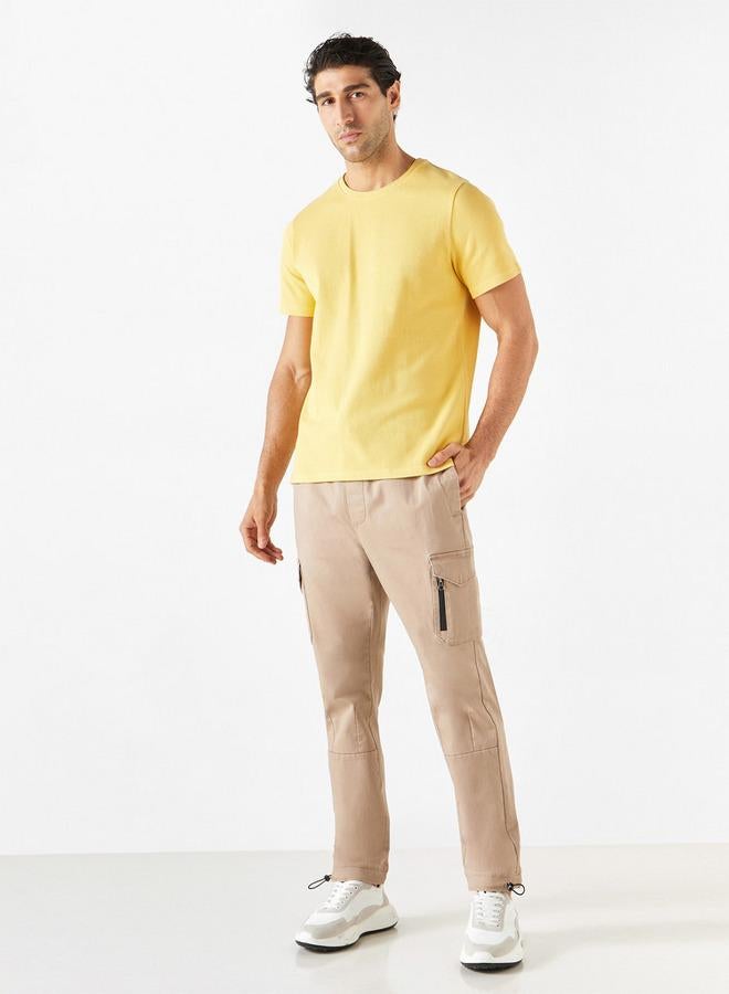 ايكونيك تيشيرت بارز الملمس بياقة ضيّقة وأكمام قصيرة من آيكونيك - Image 2