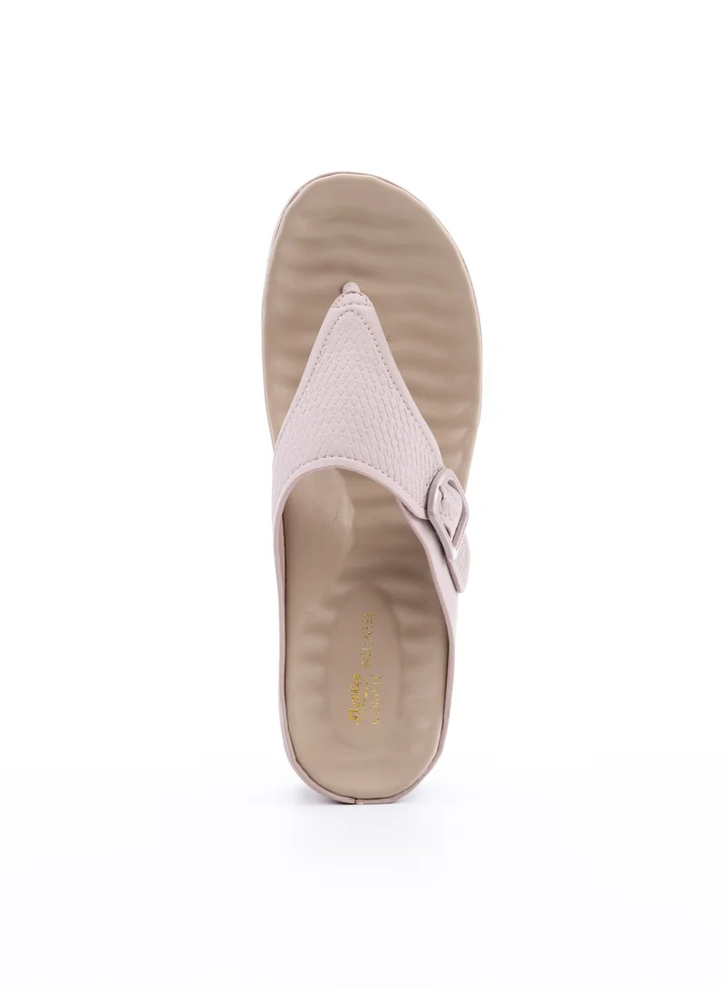 باتا صنادل كومفيت بكعب عالي كاجوال