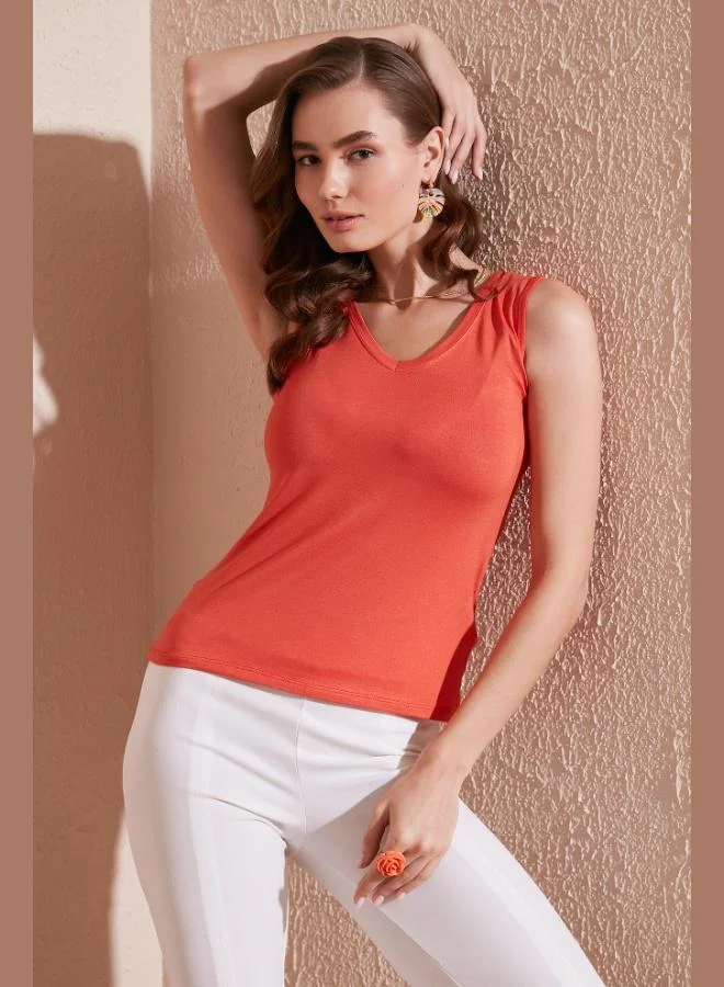 ليلا بلوزة نسائية بياقة على شكل حرف  وأشرطة سميكة من ليلا