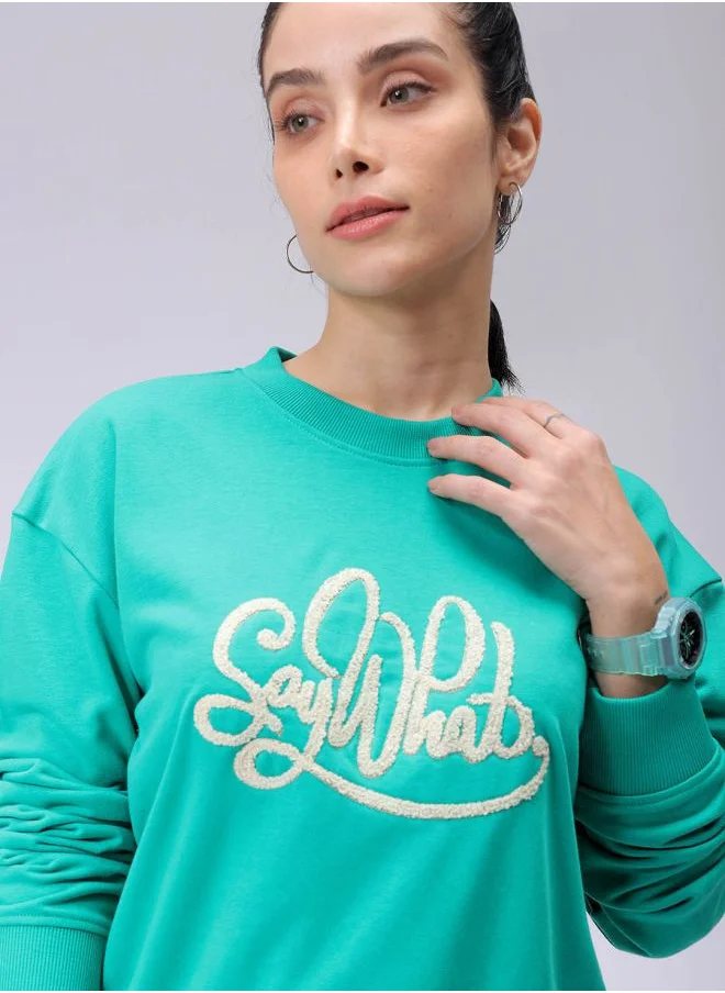 مرفوعة Women Relaxed Fit Typographic Cropped Sweatshirt