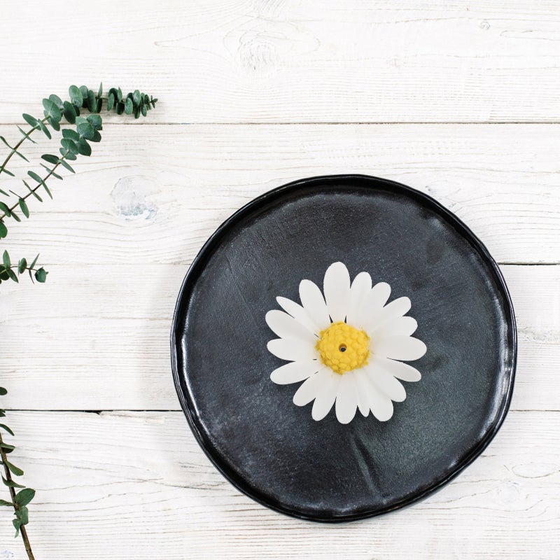 1Pc Ceramic Incense Holder Incense Plate Daisy Flower Incense Holder (White) - Image 3
