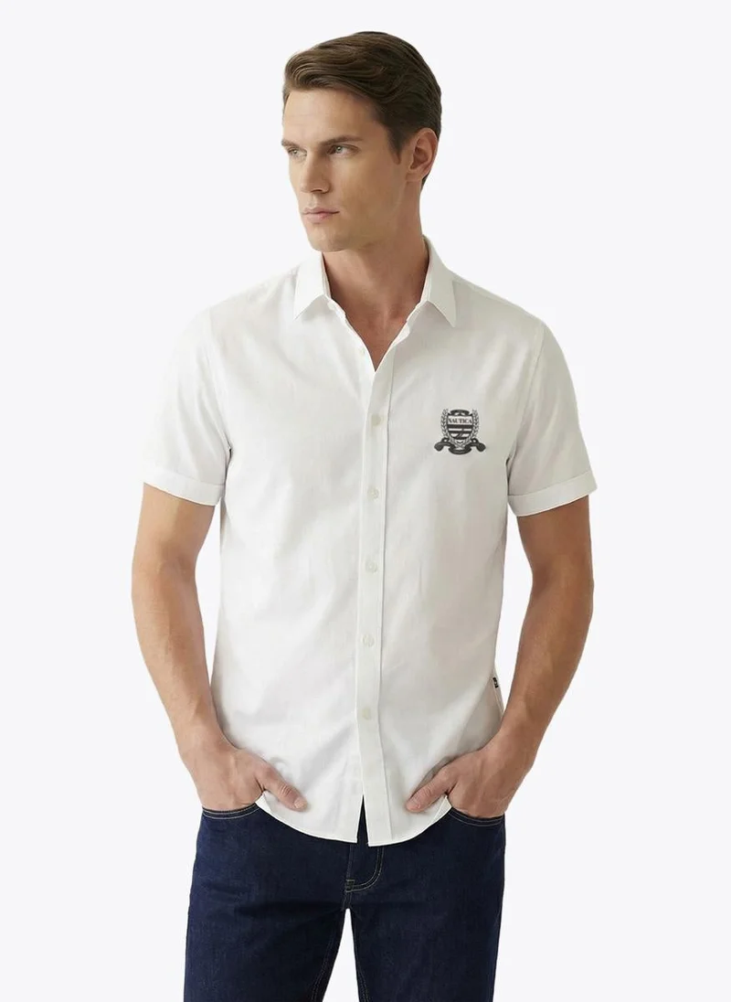 نوتيكا قميص رجالي بأكمام قصيرة وطبعة رسومية