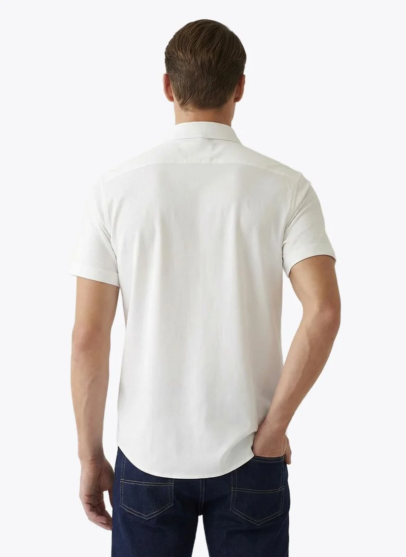 نوتيكا قميص رجالي بأكمام قصيرة وطبعة رسومية