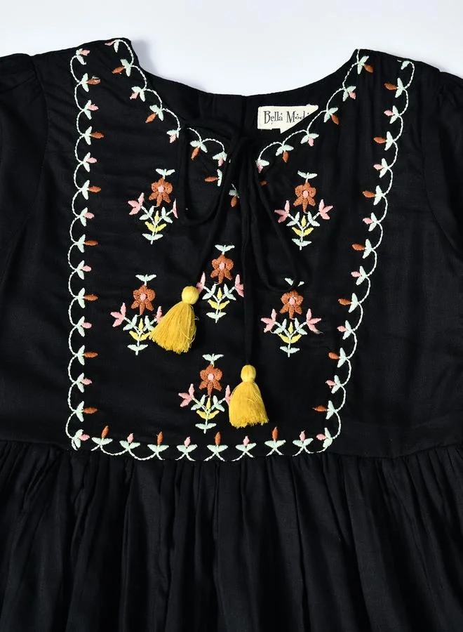 BELLA MODA Embroidered Detail Dress