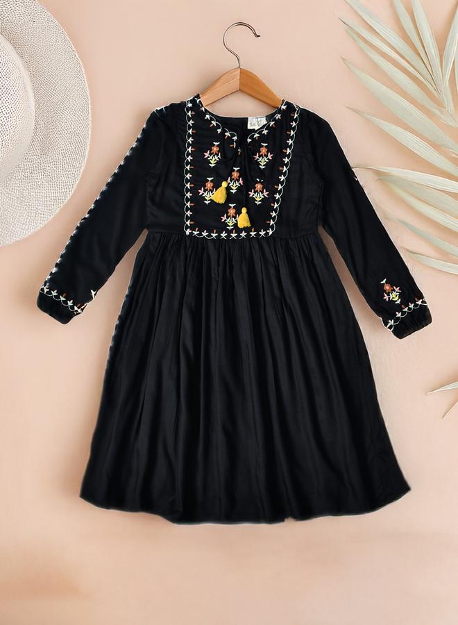 BELLA MODA Embroidered Detail Dress - Image 1