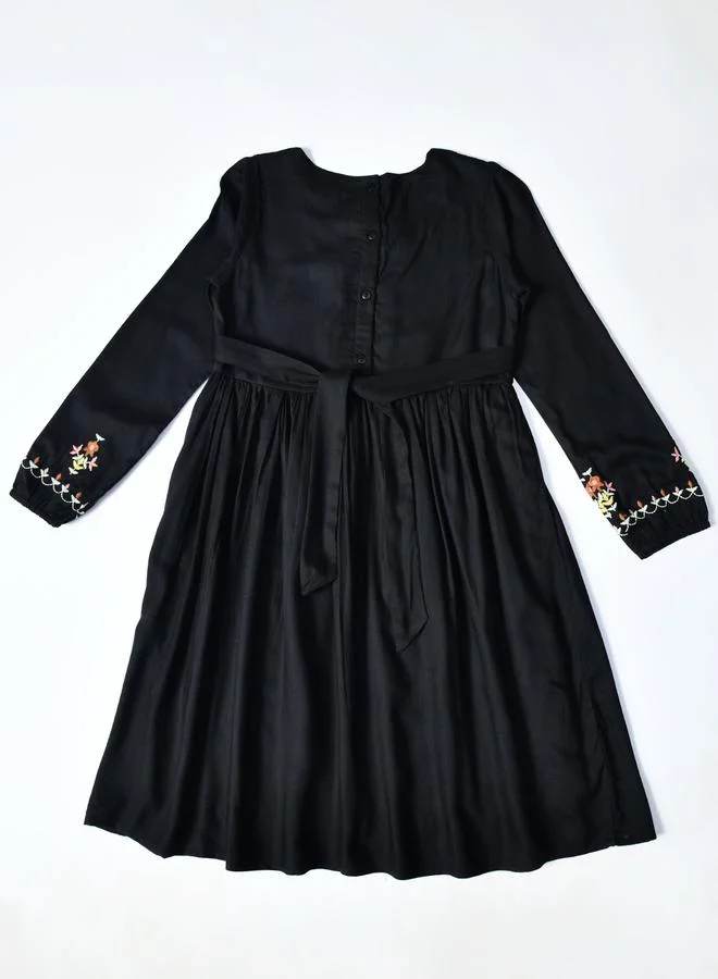 BELLA MODA Embroidered Detail Dress