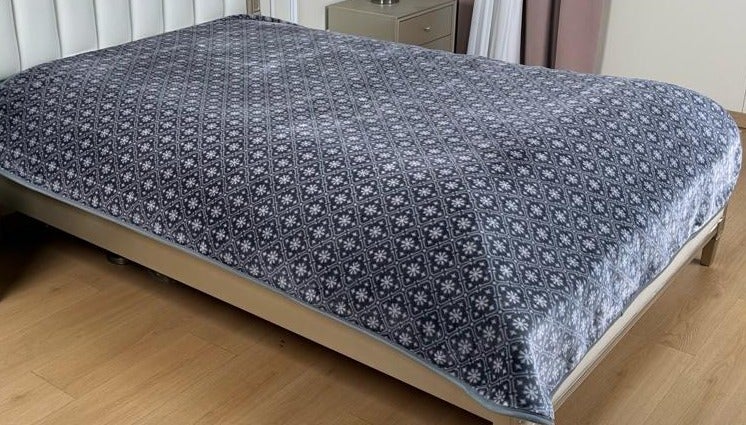 بطانية نفرين وزن 4 كيلو مقاس 200×240 سم دفء فاخر ولمسة نعومة تُغني غرفة نومك - Image 2