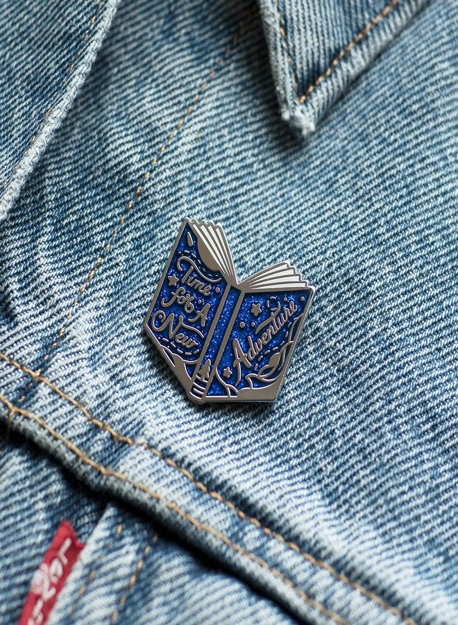 Winks For Days دبوس طية صدر السترة مطلي بالمينا الصلبة، كتاب "غمزة لأيام" - حان وقت مغامرة جديدة - Image 5
