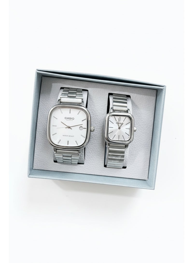 كاسيو طقم ساعات كاسيو زوجي من الستانلس ستيل – مينا فضي – حركة كوارتز - Image 2