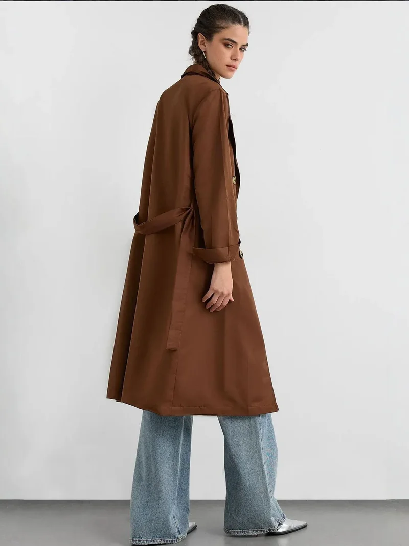 زوبعة معطف ترنش خفيف بأزرار وحزام