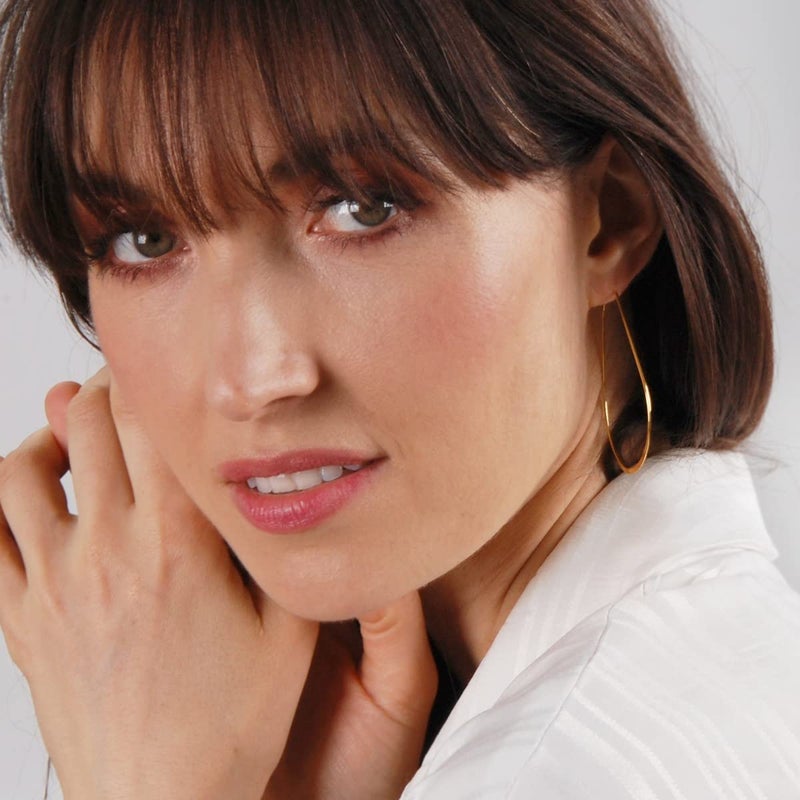 Humble Chic NY أقراط ذهبية رفيعة على شكل حلقة للنساء - أقراط خيط ذهبية للنساء، أقراط مطلية بالذهب عيار 18 قيراط، أقراط ذهبية على شكل حلقة بيضاوية، أقراط ذهبية على شكل دمعة للنساء، أقراط ذهبية متدلية للنساء - Image 2